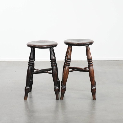 2 x Antieke Engelse Windsor kruk uit de 18e eeuw