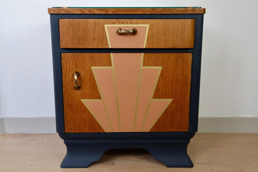 Table de chevet Art déco restaurée – Chêne artisanal et peinture à la craie avec détails dorés