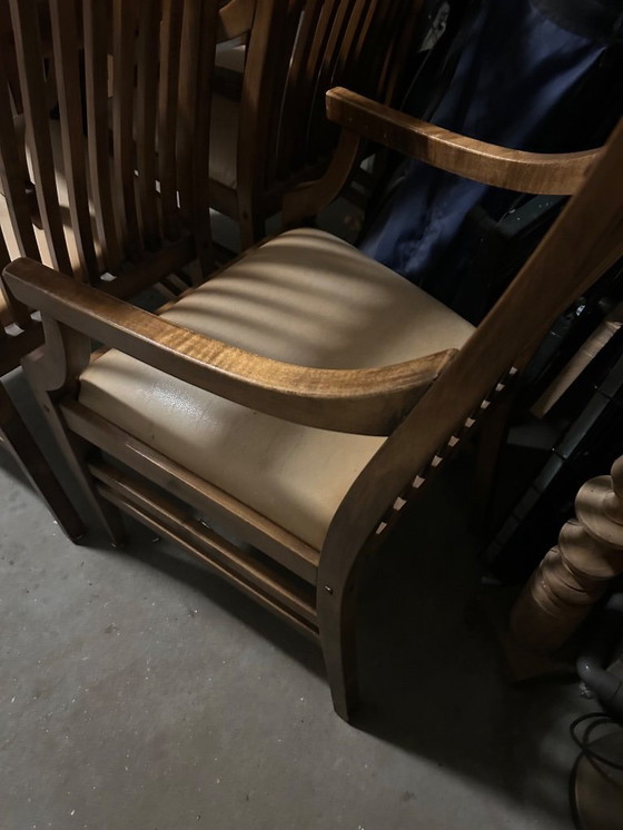 Image 1 of 4 klassieke eetkamer stoelen