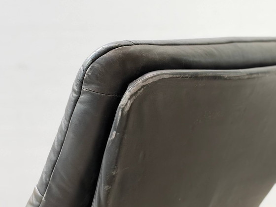 Fauteuil Relax Vintage avec Pouf – Cuir Noir & Bois, Scandinavie, Années 1970 – Leather (photo 10 of 18)