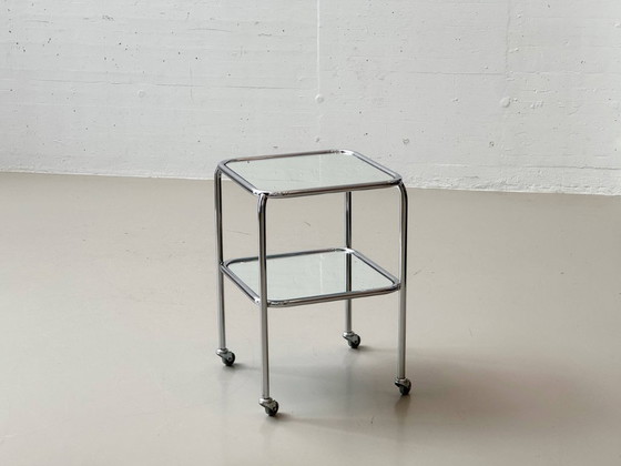 Image 1 of Tavolino Bauhaus in tubolare d'acciaio e vetro, su rotelle, anni '70.
