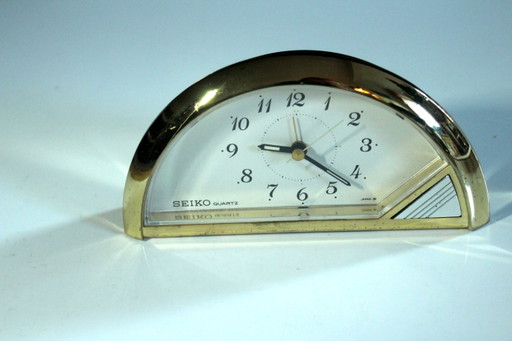 Reloj de mesa Seiko con movimiento de cuarzo, fabricado en Japón, diseño de media luna, marcado
