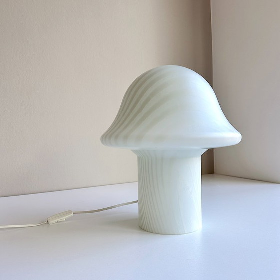Image 1 of Lampe de table vintage Peill et Putzler verre opalin Zebra Design lampe champignon années 70 années 80 Mid Century Moderne