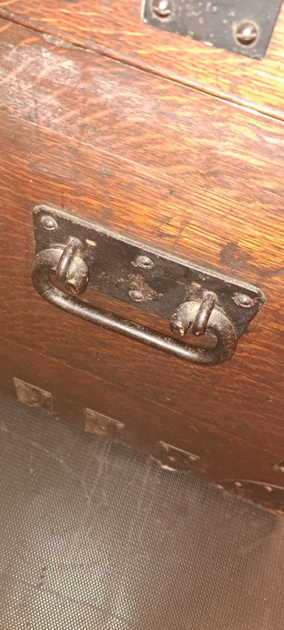 Image 1 of Antike Reisekiste der Armee und Marine aus London | ca. 1900