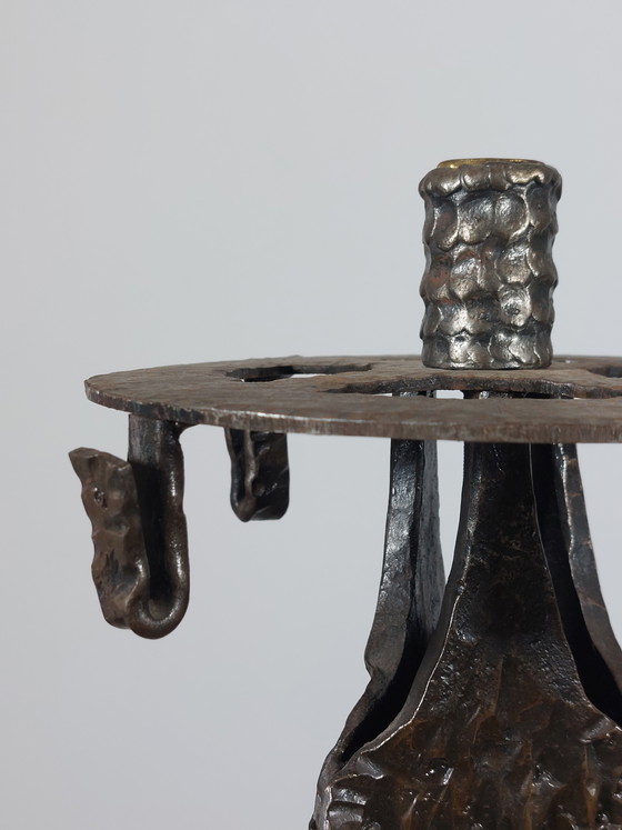 Image 1 of Vintage metalen brutalistische tafellamp uit het midden van de vorige eeuw, gemaakt van smeedijzer.