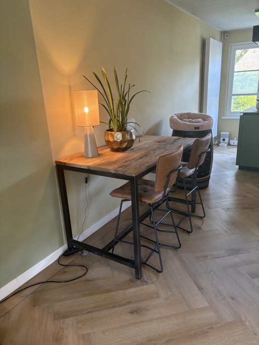 Robuuste tafel met zwart onderstel 91x140x80