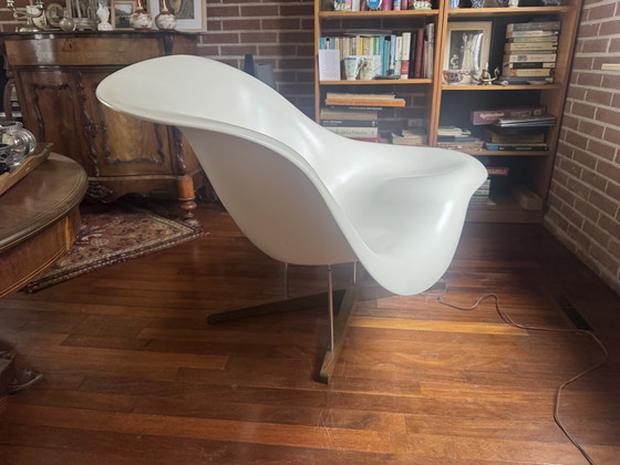 Image 1 of vitra la chaise