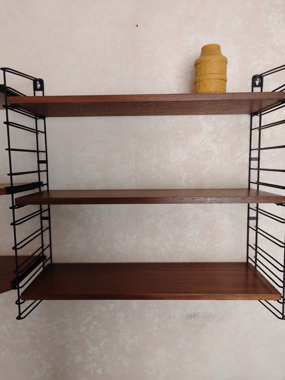 Image 1 of Étagère d'angle Tomado Holland d'origine – Placage teck – État impeccable (modèle années 60)

