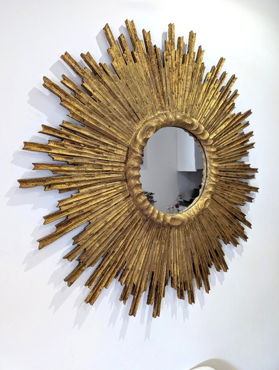 Grand Miroir Soleil Mid-Century en Bois Sculpté Doré, Années 1950 – Glass, Wood (photo 2 of 20)