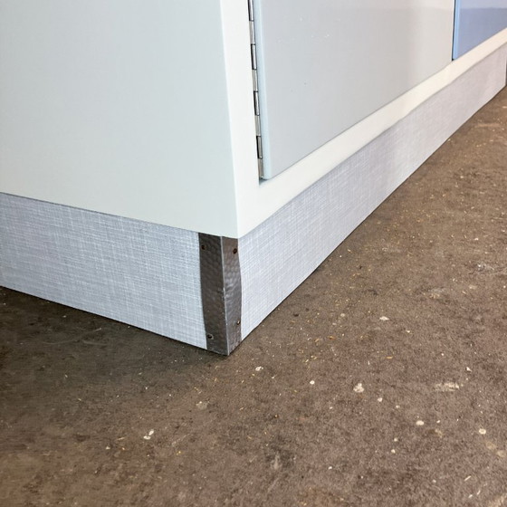 Image 1 of Keukenkastjes, pastelblauw en lichtgrijs, jaren 60, meubilair uit het midden van de vorige eeuw