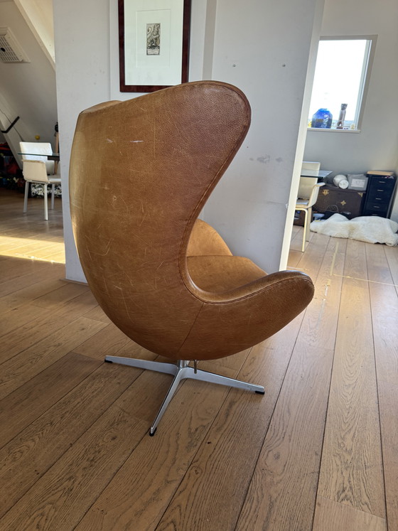 Image 1 of Arne Jacobsen Egg Chair – Fritz Hansen – Vintage leer donker walnoot – Designklassieker