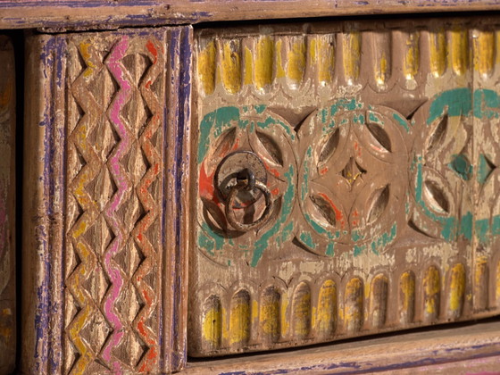 Meuble bas ancien sculpté avec tiroirs en pin – Xinjiang, circa 1900 – Vaisseliers (photo 13 of 40)