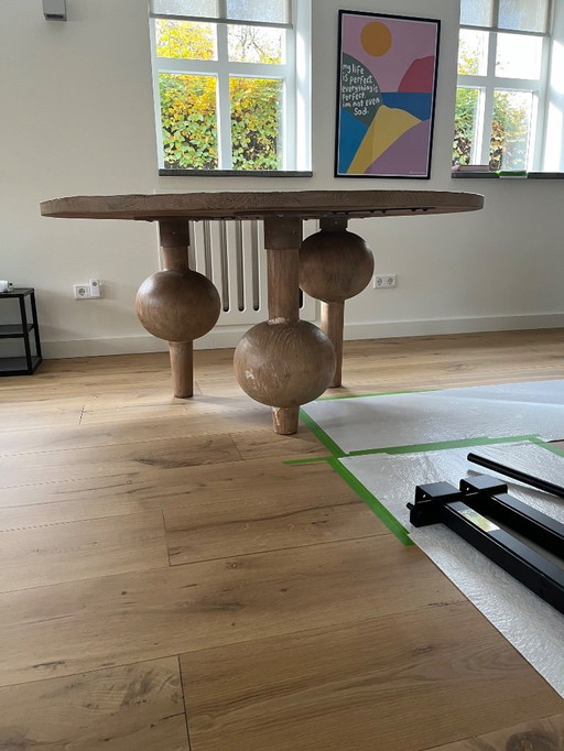 Table de salle à manger ronde au design unique, 150 cm, en chêne massif