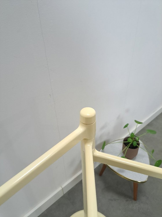 Image 1 of Jaren 70 kunststof handdoekenrek