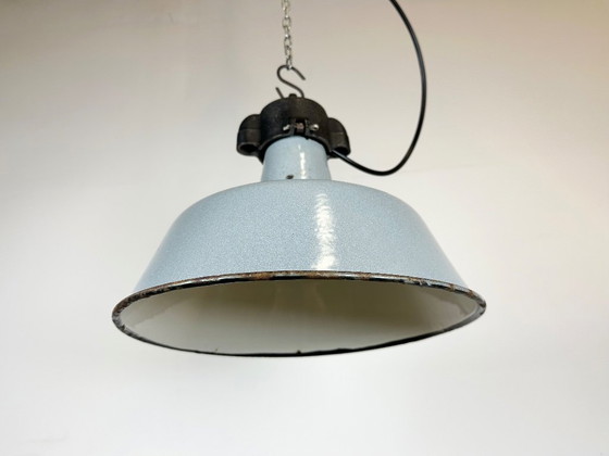Image 1 of Industrielle Fabriklampe aus grauem Emaille mit gusseisernem Aufsatz, 1960er Jahre