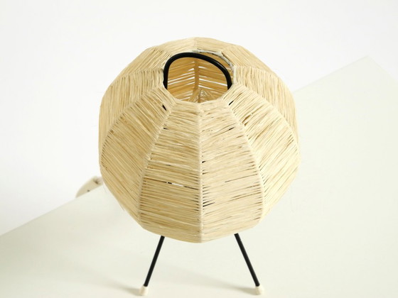 Image 1 of Beautiful mid-century modern tripod raffia table night lamp in very good vintage condition
