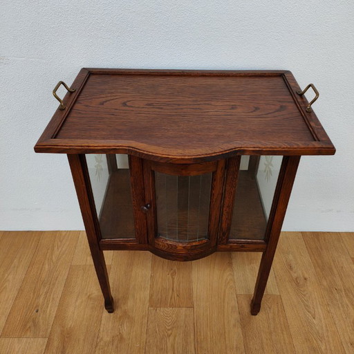 Vintage-Antik-Teeschrank/Beistelltisch mit herausnehmbarem Tablett.