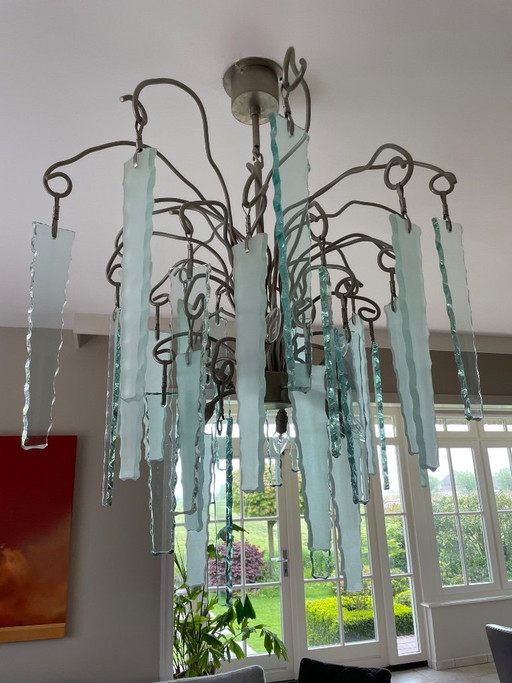 Brand en van Egmond kroonluchter “behind the frosted glas”