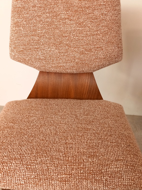 Image 1 of 4x  Mid-Century eetkamerstoel nieuwe stoffering| Vintage design