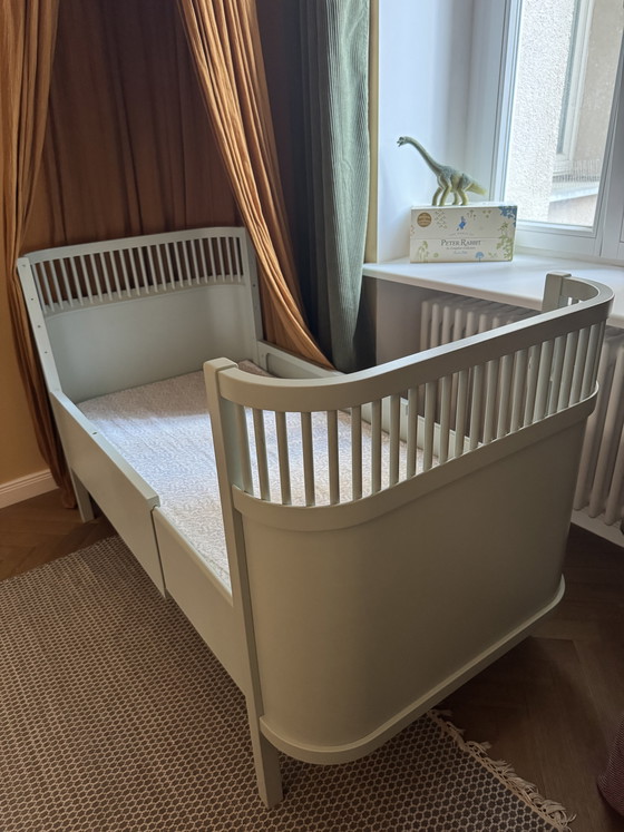 Sebra Baby- und Juniorbett mit Matratze – Betten, Wood (photo 2 of 14)