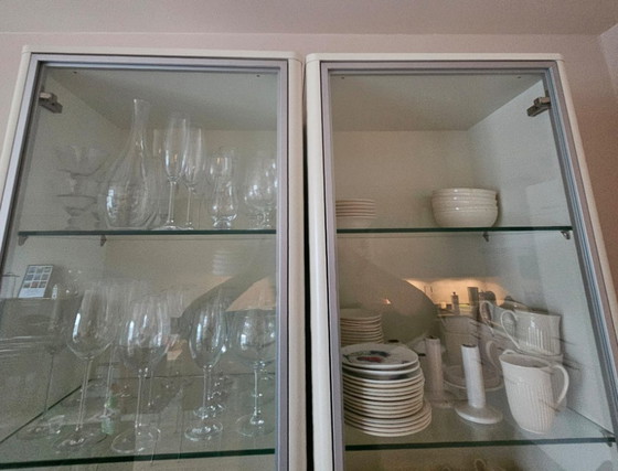 Set aus 2 Hülsta Encado Vitrinen – weiß – – Plastic, Glass (photo 4 of 5)
