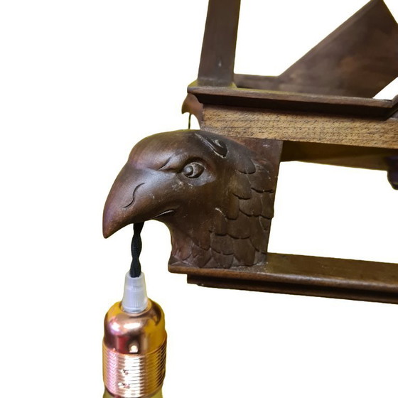 Image 1 of Lámpara colgante francesa de madera con cabezas de águila de alrededor de 1900