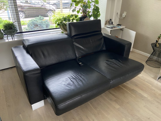 Image 1 of Canapé en cuir noir avec assise à réglage électrique