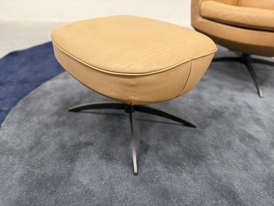 Image 1 of Poltrona relax Jori Griffon con pouf in pelle Lotila