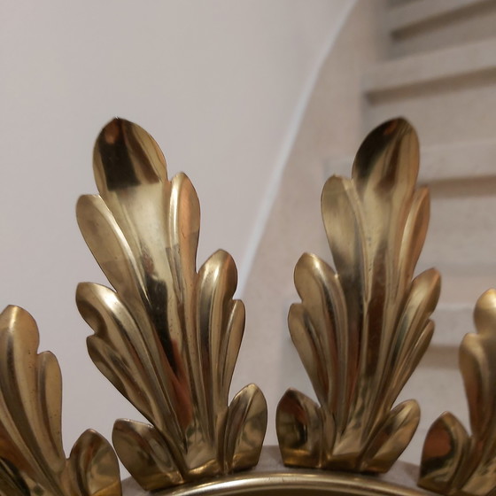 Image 1 of Deknudt Belgio Grande specchio ovale a forma di sole con foglie d'acanto dorate 1970