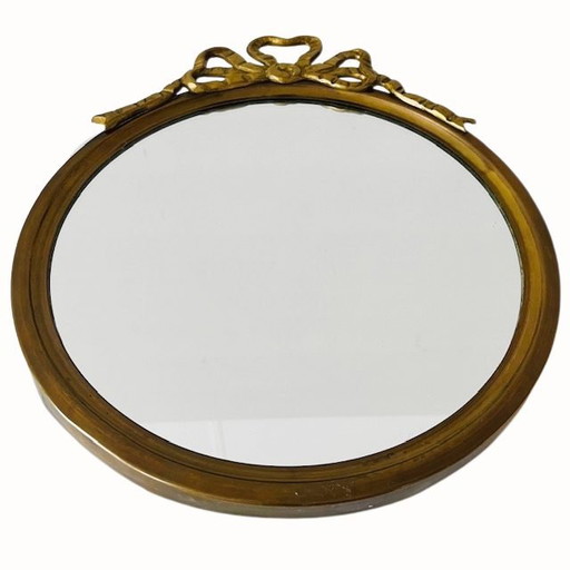 Specchio rotondo in ottone barocco vintage con arco Hollywood Regency anni '60