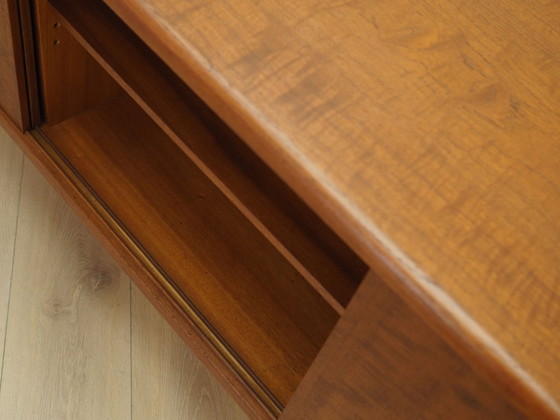 Credenza danese in teak degli anni '70 con ante scorrevoli e ripiani regolabili – Credenze, Legno (photo 10 of 12)