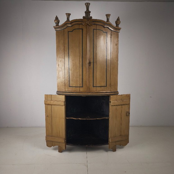 Image 1 of 18th-century Dutch Witwerk cabinet with original key and imitation Delft Blue decoration