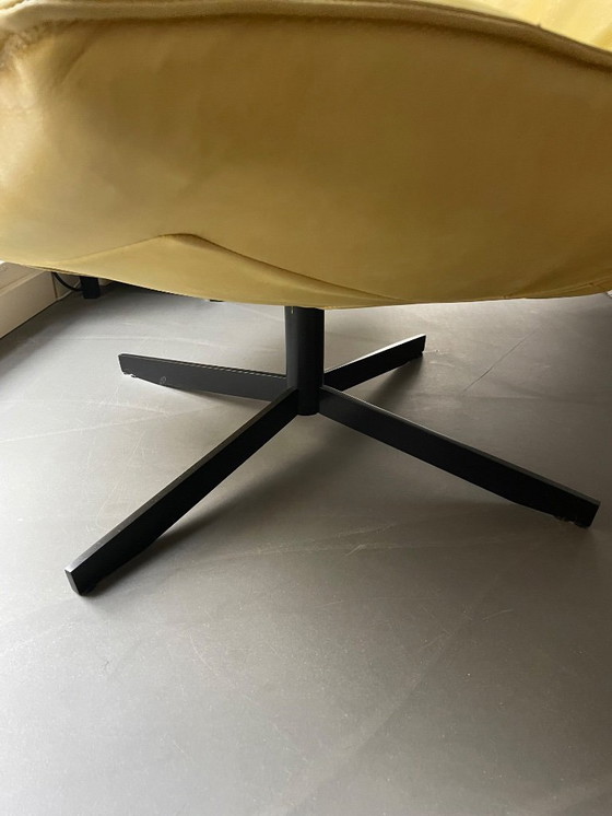 Image 1 of 2 sillones giratorios Lederland de cuero amarillo