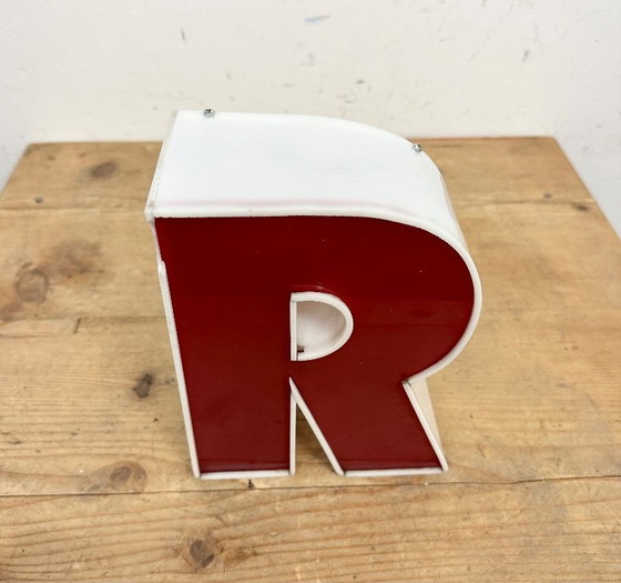 Image 1 of Lettera R rossa vintage con facciata, anni '70