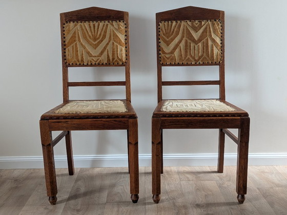 Image 1 of Een paar art-deco eetkamerstoelen van de Amsterdamse School – eikenhout en velours (jaren 1920/1930)