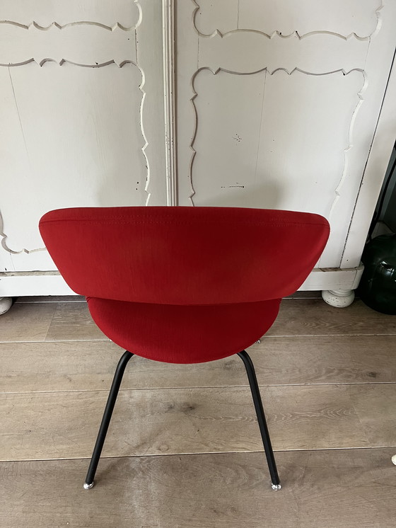 Image 1 of Artifort Nina roter eleganter und stilvoller Stuhl