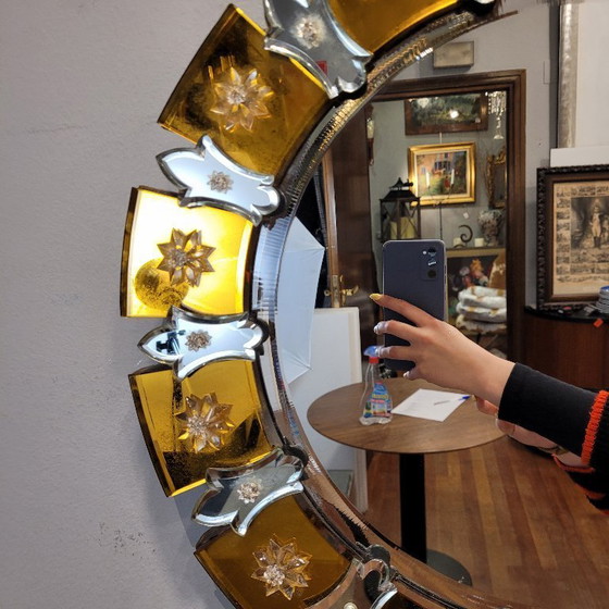 Image 1 of "Zon"-spiegel van Murano-glas, amberkleur, 20e eeuw – Italië