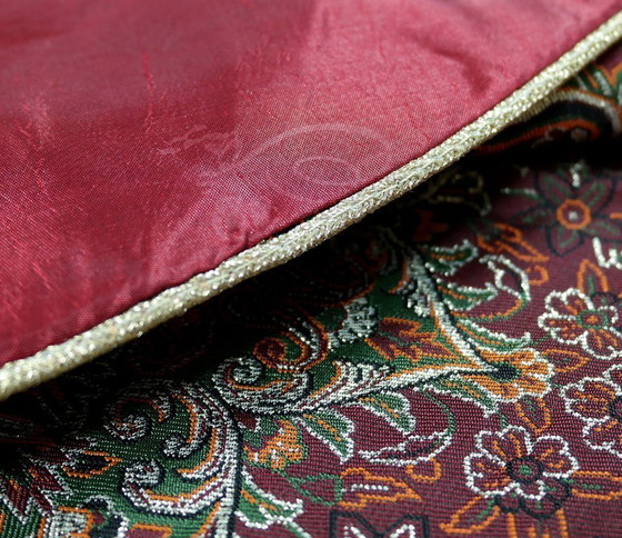 Image 1 of Oriental Handmade Tablecloth, Very Finely Crafted from Silk Threads, 100 x 100 cm