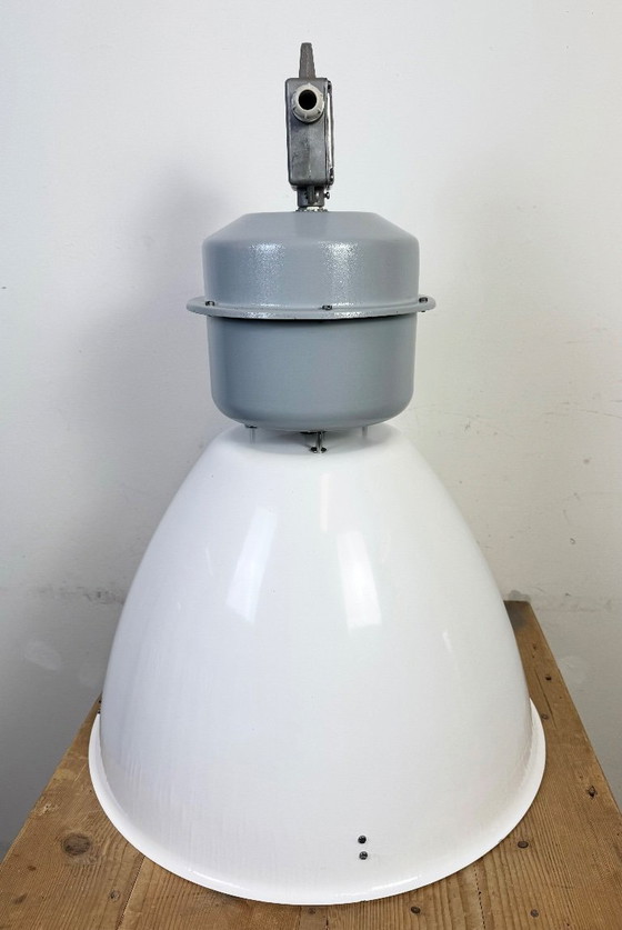 Image 1 of Grande lampe industrielle en émail blanc d'Elektrosvit, années 1990