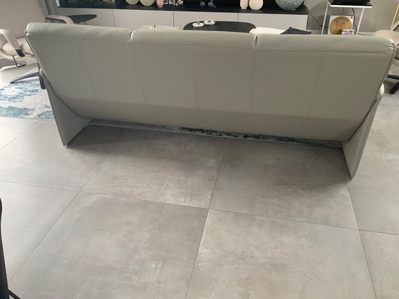 Image 1 of Leolux Bora Bèta 3-zits  bank met bijbehorende poef