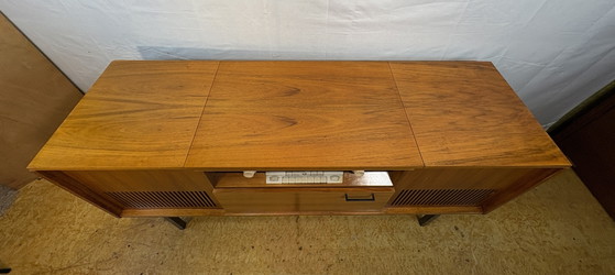 Image 1 of Mid-century retro vintage dressoir van gevlamd teakhout met radiogram – Loewe radio en platenspeler (jaren 1960-1970)
.