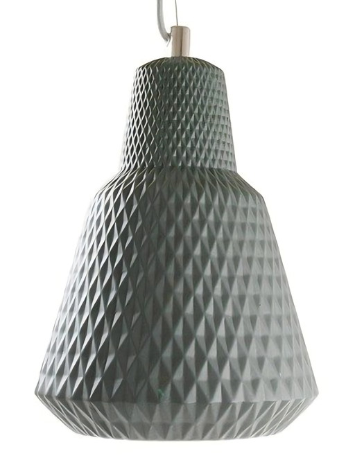 2 Leitmotiv hanglampen Cast in het grijs.