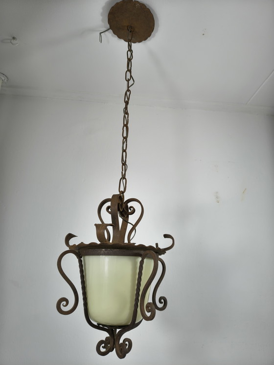 Image 1 of Lampada a sospensione antica in ferro battuto con vetro opalino - lanterna da ingresso - vintage
