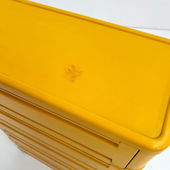 Image 1 of Cómoda amarilla de 5 cajones, modelo 4964, diseñada por Olaf Von Bohr para Kartell en la década de 1970.