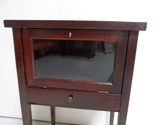 Image 1 of Antiek eiken vitrinekastje