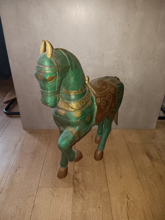 Image 1 of Decoratief Paard in Groene Patina en Gouden Accenten
