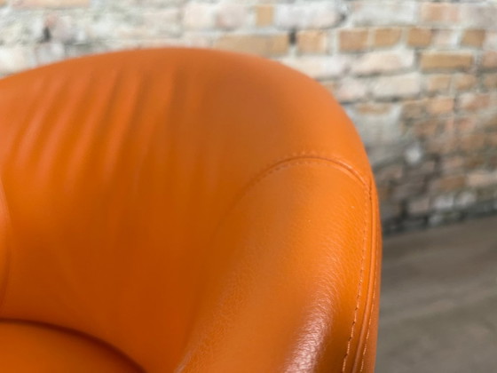 Minotti Aston Sessel – Oranges Leder | Rodolfo Dordoni – Leather, Metal (photo 9 of 11)