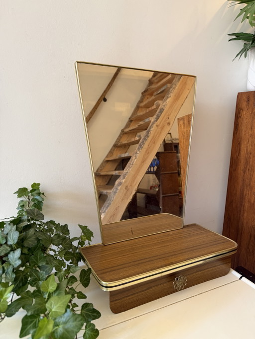 Miroir des années 1960 avec tiroir et étagère