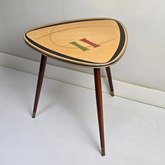Image 1 of Vintage coffee table. Triangular, three-legged "kidney table". Top with funky retro pattern. 1950 / 1960. Mid-century