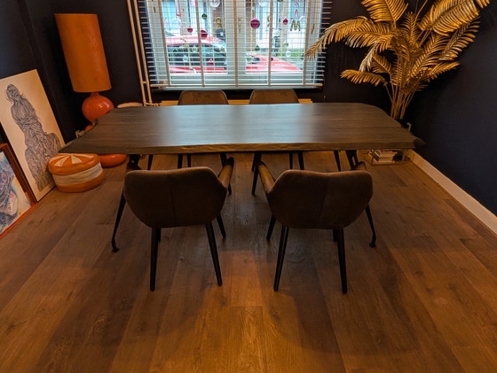 Image 1 of Table en bois avec piètement en fer et chaises